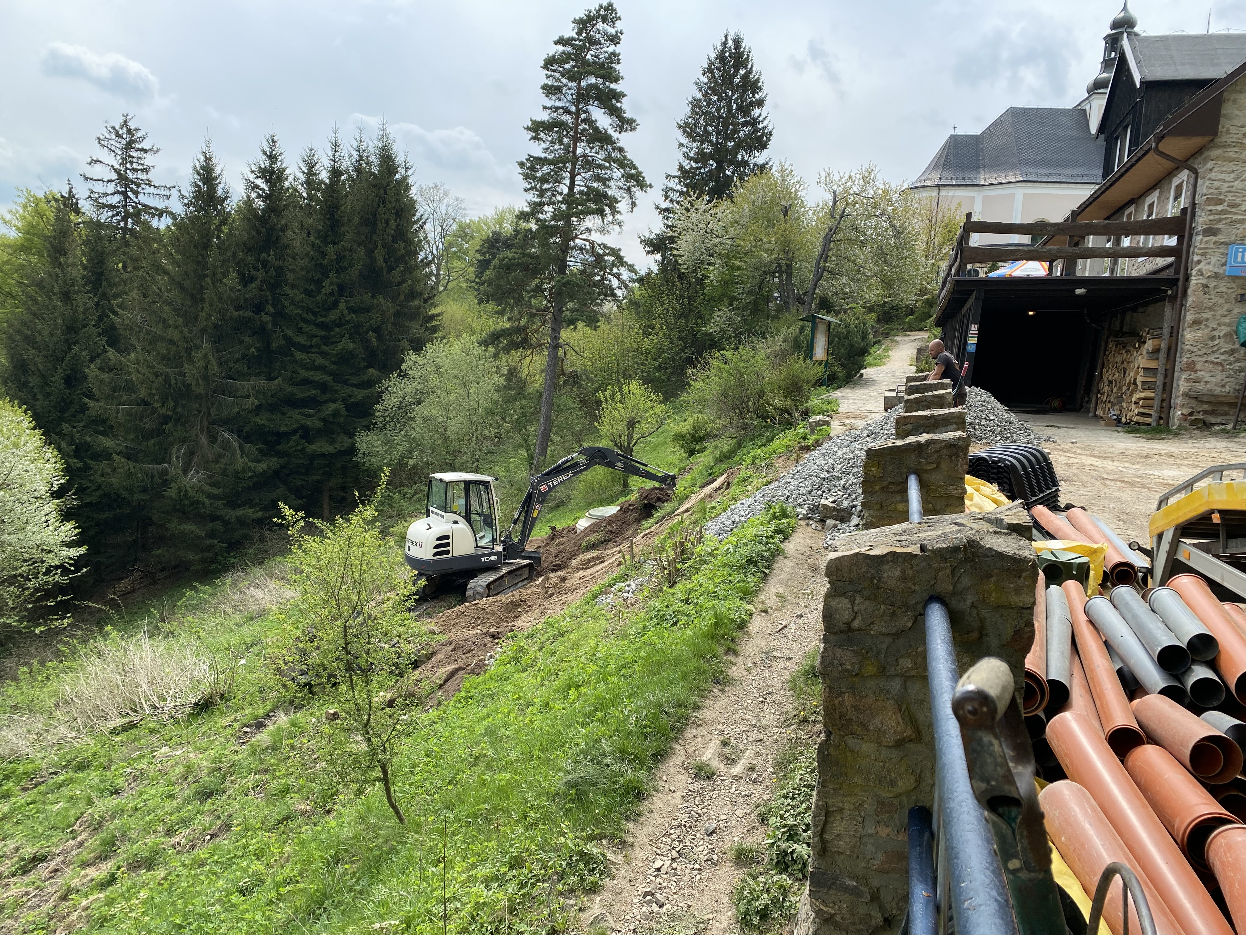 Prace ziemne koparką, montaż przydomowych oczyszczalni ścieków marki frukko, Kłodzko oraz Dolny Śląsk