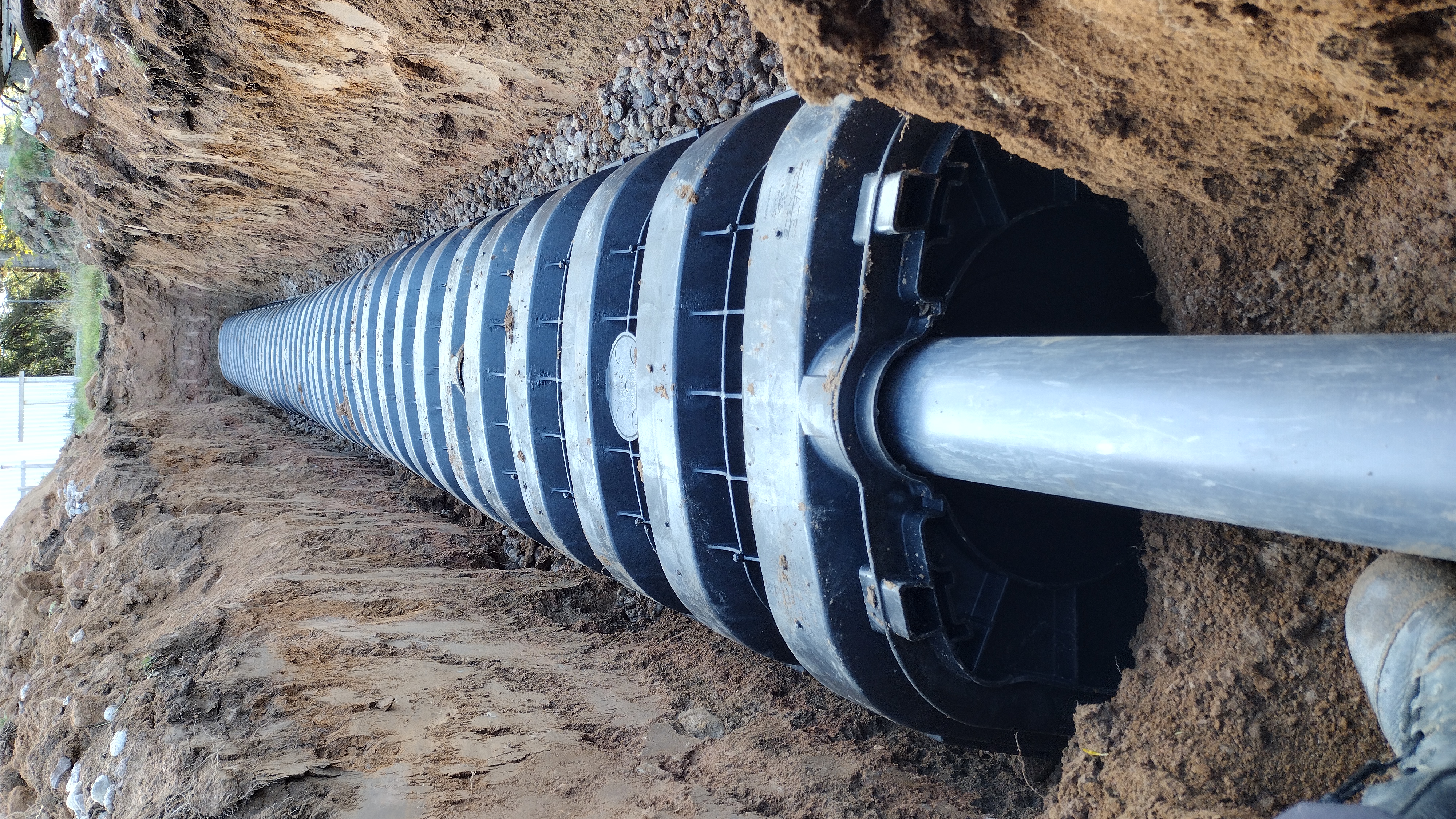 Prace ziemne koparką, montaż przydomowych oczyszczalni ścieków marki Traidenis, Kłodzko oraz Dolny Śląsk