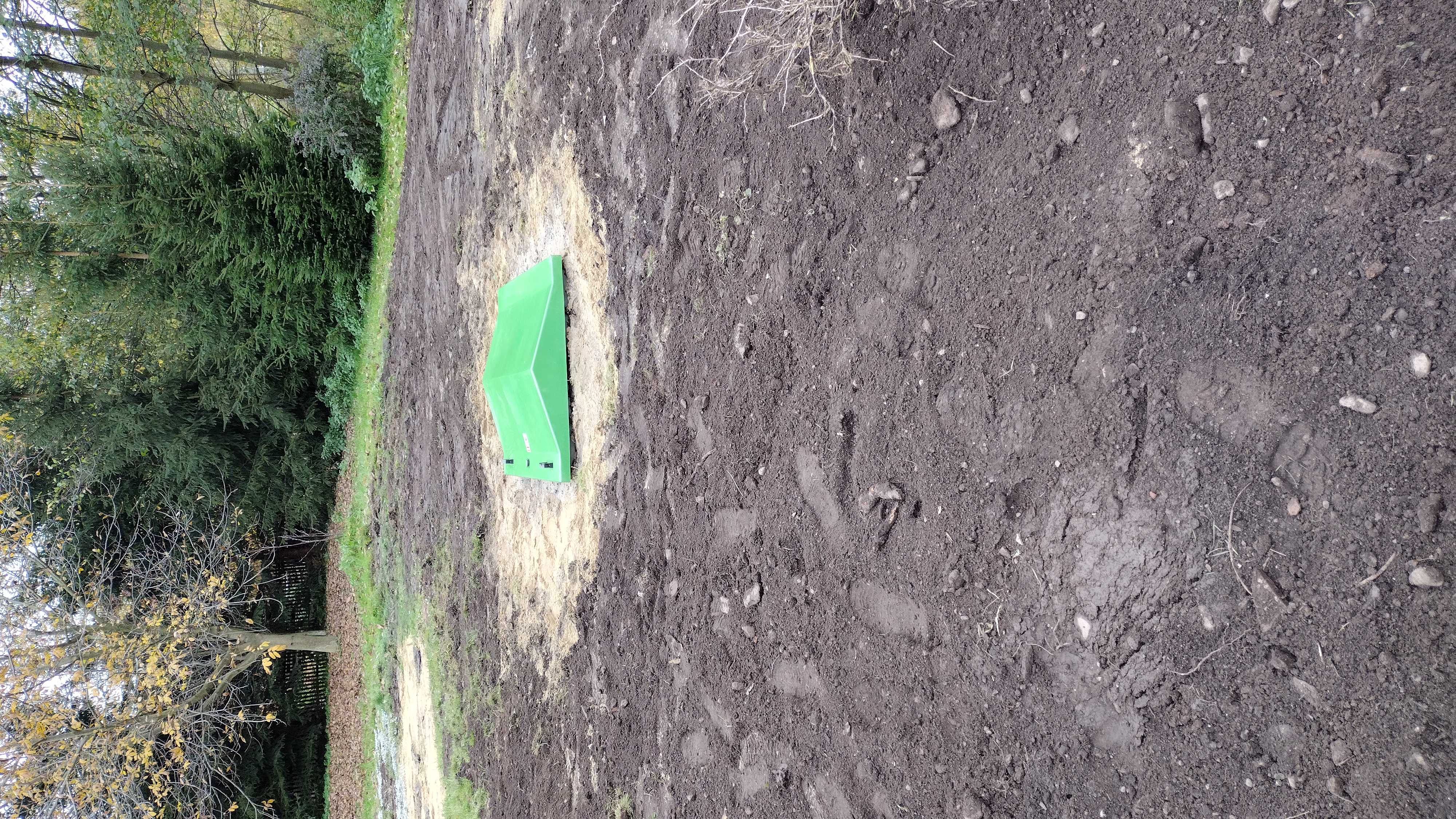 Prace ziemne koparką, montaż przydomowych oczyszczalni ścieków marki Traidenis, Kłodzko oraz Dolny Śląsk