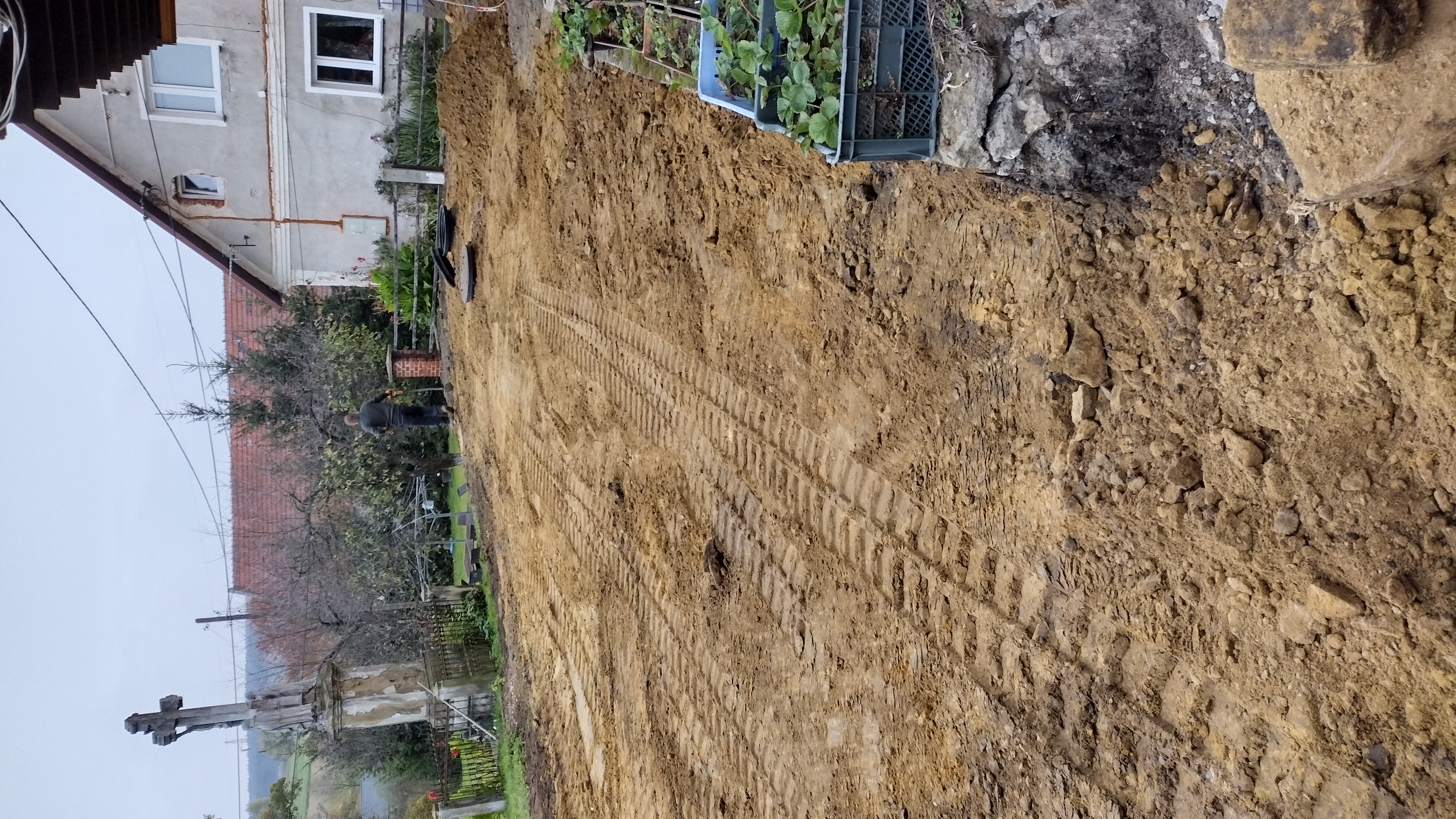 Prace ziemne koparką, montaż przydomowych oczyszczalni ścieków marki Traidenis, Kłodzko oraz Dolny Śląsk