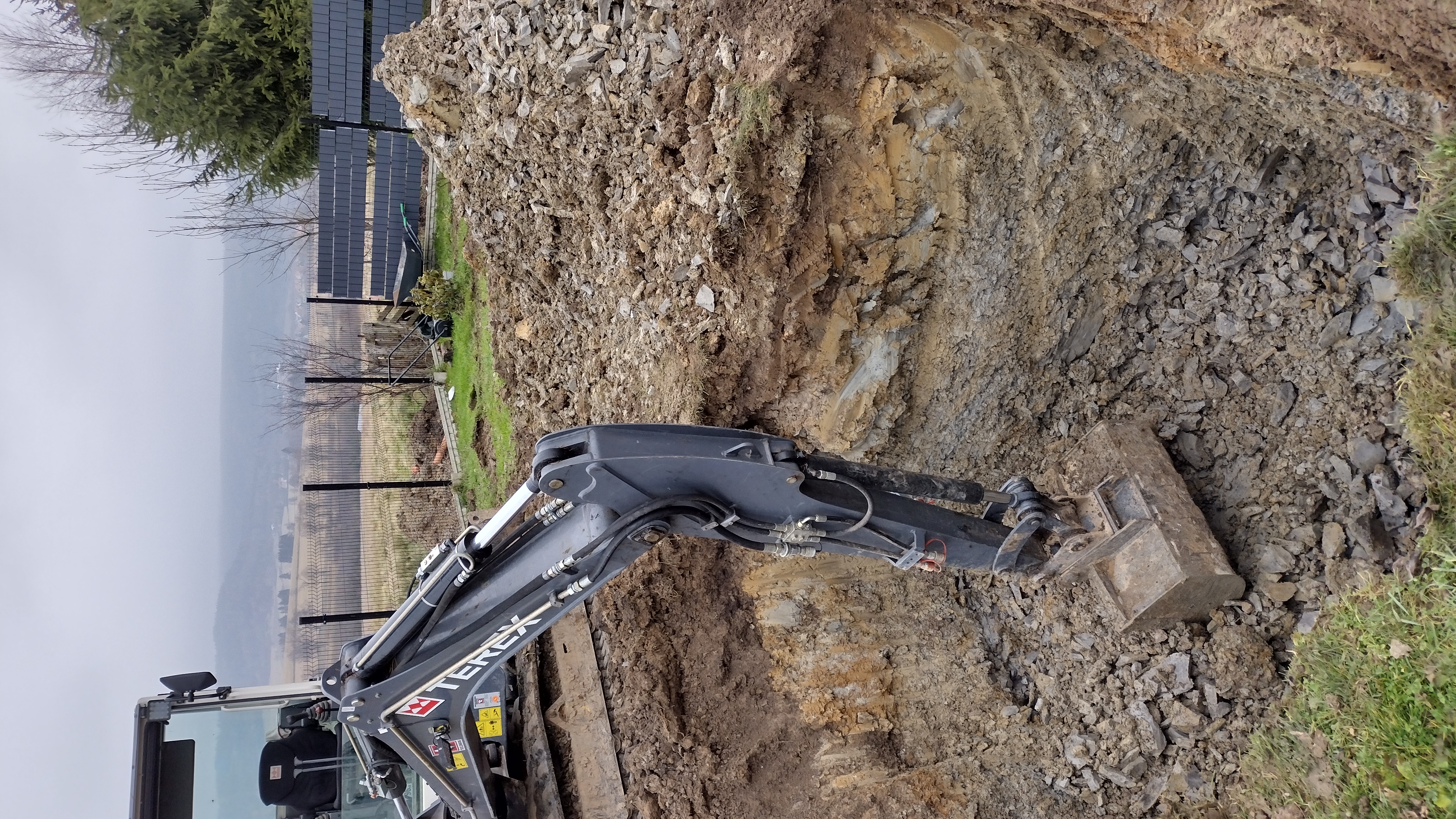 Prace ziemne koparką, montaż przydomowych oczyszczalni ścieków marki Traidenis, Kłodzko oraz Dolny Śląsk