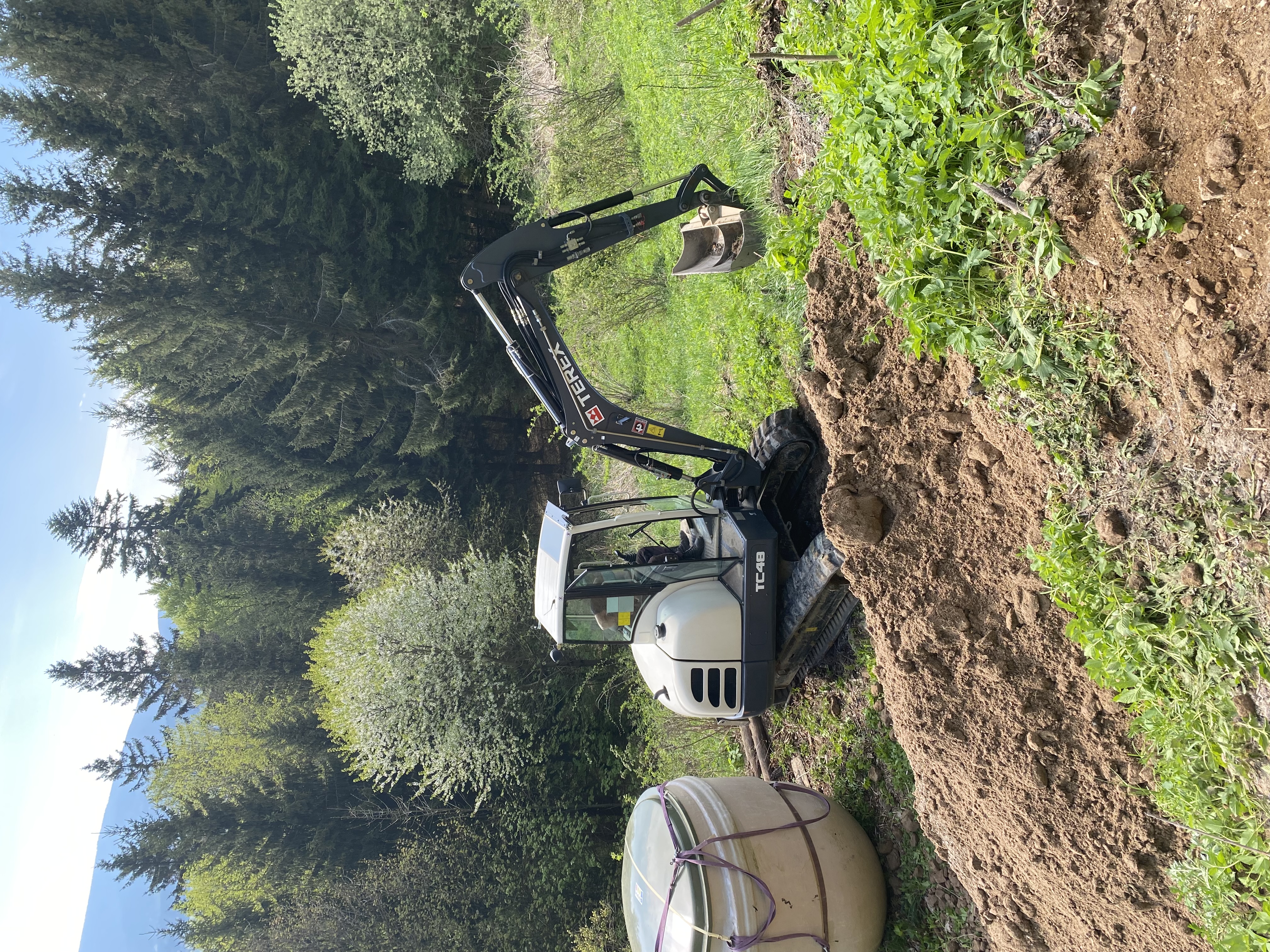 Prace ziemne koparką, montaż przydomowych oczyszczalni ścieków marki Traidenis, Kłodzko oraz Dolny Śląsk