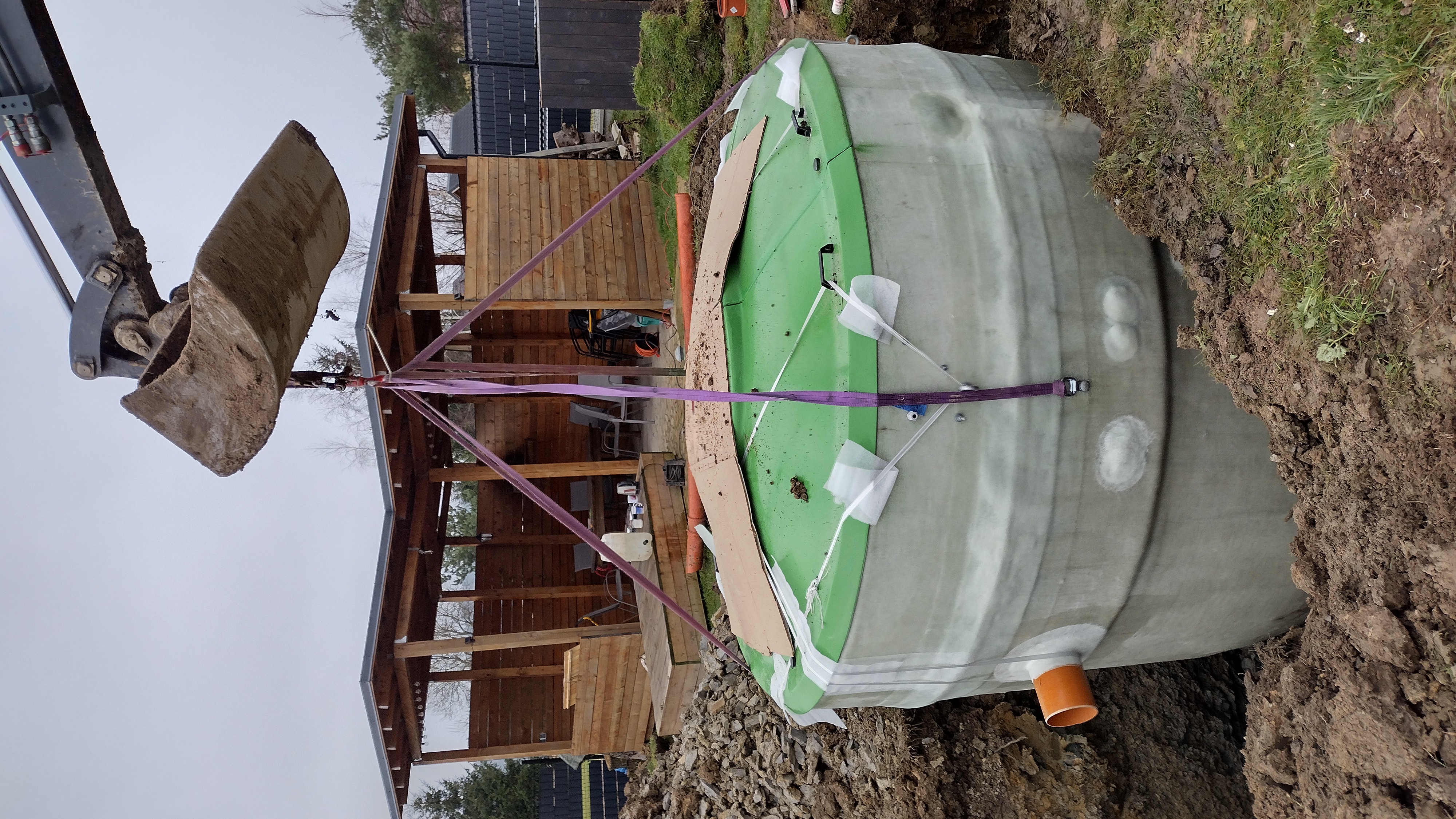 Prace ziemne koparką, montaż przydomowych oczyszczalni ścieków marki frukko, Kłodzko oraz Dolny Śląsk